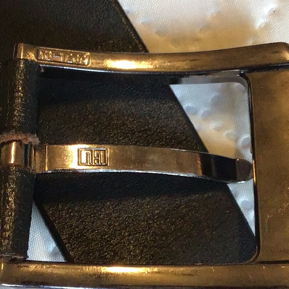 Gucci Black Leather Men's Belt with Silver-Tone Buckle - Picture 6 of 8